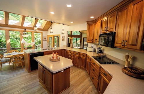 Ashland House | Luxury Modern Cabin - Your Dream Retreat