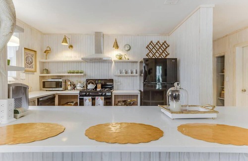Biloxi Cottage | The Disco Mermaid, a newly renovated retro cottage in downtown Ocean Springs.