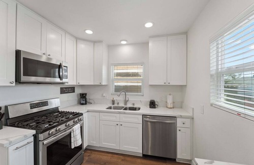Ontario House | Enchanting house in Ontario near airport