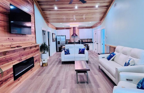 Long Beach House | Spacious 5-bedroom house in peaceful Long Beach with AC