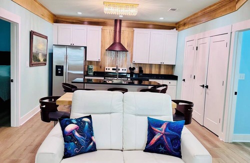 Long Beach House | Spacious 5-bedroom house in peaceful Long Beach with AC