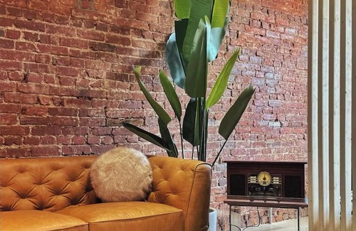 Pittsburgh Apartment | KING BED City view Free Parking Vintage Loft