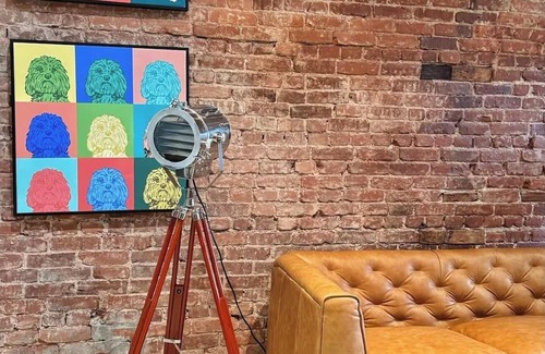 Pittsburgh Apartment | KING BED City view Free Parking Vintage Loft