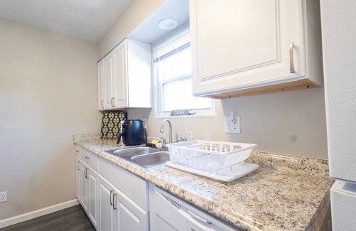 Erlanger Apartment | Cozy 2-bedroom, 2 bath in charming Central location near Cincinnati