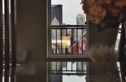 East Allegheny Apartment | City view 2 BEDS Free Parking Urban Escape