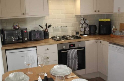 Little Hayfield House | Cosy home in New Mills, High Peak, great for walkers & dog friendly too!