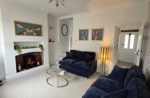 Little Hayfield House | Cosy home in New Mills, High Peak, great for walkers & dog friendly too!
