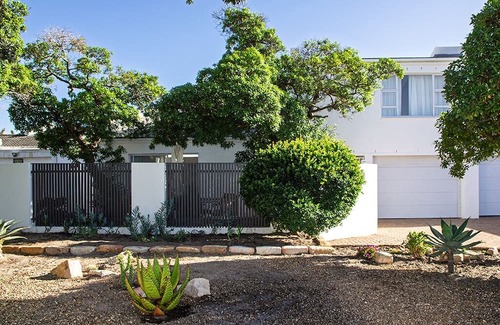 Marina da Gama Cottage | Modern 1-bedroom cottage 20 minutes south of Cape Town