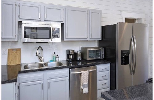 Tyler Park Apartment | Stylish 3BR Retreat in Kentucky