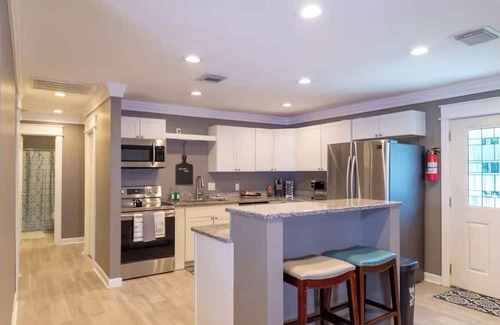Highland City Apartment | 3-bedroom Poolside Getaway