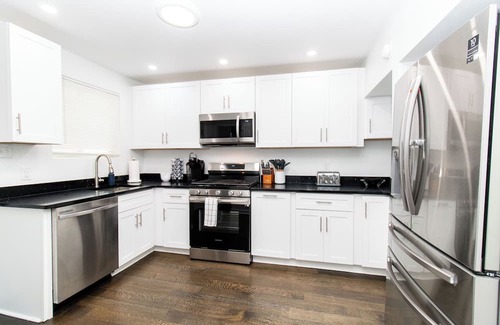 Greenfield House | Prime 5-Bed: Hot Tub, PITT, CMU, Schenley Park