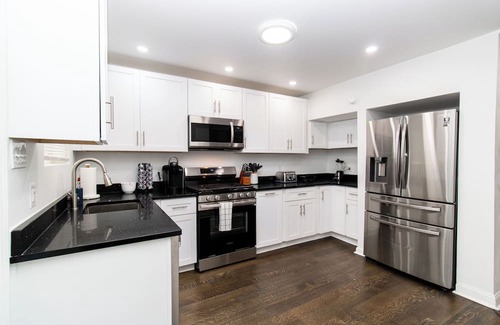 Greenfield House | Prime 5-Bed: Hot Tub, PITT, CMU, Schenley Park