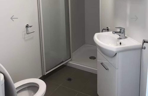 Wellington Apartment | Stylish Wellington Sanctuary with Free Car Parking & WiFi