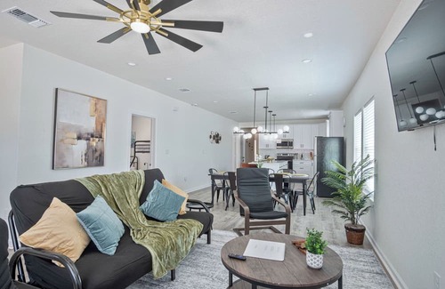 Eastside Promise Neighborhood House | Generous 5BR/3BA Haven Close to Alamo & Riverwalk!