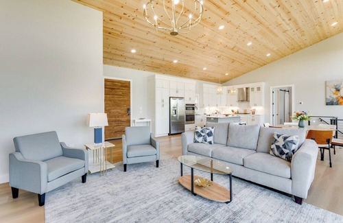Brasstown House | Mtn-View Decks & Fire Pit: Quiet Brasstown Escape