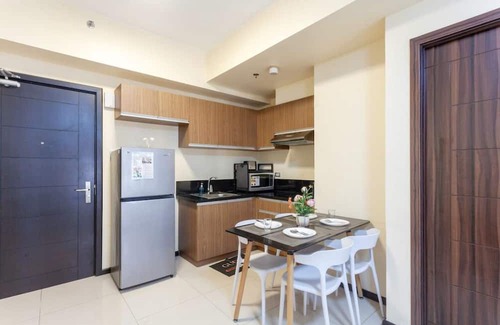 Pasay Condo | 16D The Den The Radiance Manila Bay