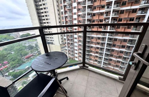 Pasay Condo | 16D The Den The Radiance Manila Bay