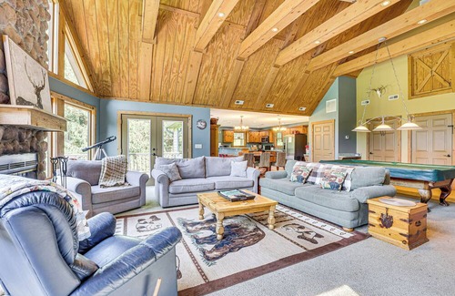 Blissfield House | 23 Mi to Mohican SP: Group-Ready Lodge w/Hot Tub
