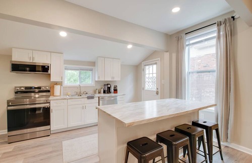 Bowling Green House | Walk to WKU, Bars & Dining! Updated Duplex Home