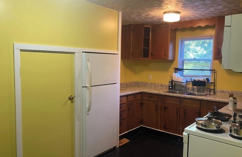 Glen Carbon House | Historic 4-bedroom house in Glen Carbon with AC