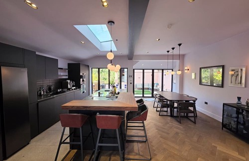 Leyton House | Modern 3BD Garden Home, Leyton