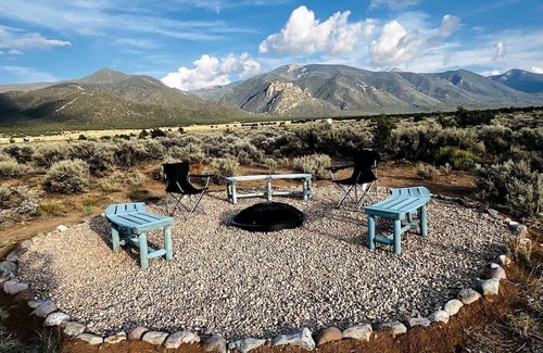 Questa House | Spacious Camper on a Llama Rescue Ranch with Stunning Views near Questa, New Mexico