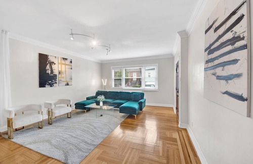 Southeast Yonkers House | Designer Home 3BR Retreat mins to NYC H1