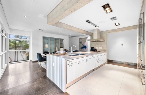 Northeast Coconut Grove House | Miami Getaway Villa | Villa Nova