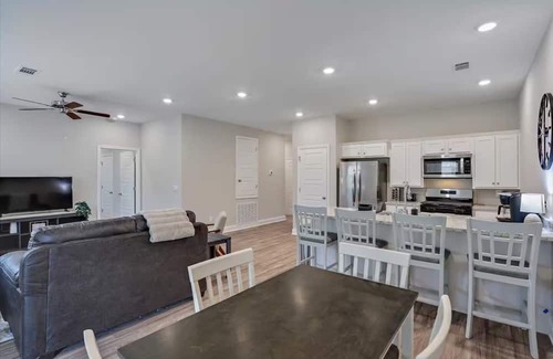 Pearl House | Entire 4 Bedroom home in Pearl, Mississippi