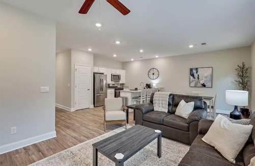 Pearl House | Entire 4 Bedroom home in Pearl, Mississippi