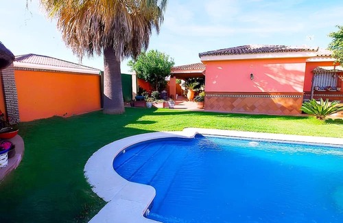 El Puerto de Santa Maria Apartment | Chalet con piscina privada y amplio jardin