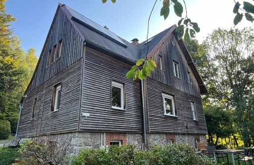 Zella-Mehlis Apartment | Apartment in the Thuringian Forest with garden