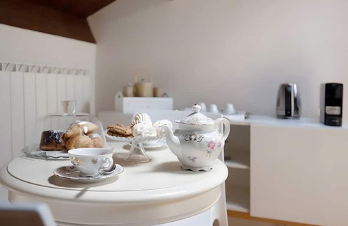 Vicoforte Apartment | 'Carlo Emanuele' Room with Shared Terrace, Wi-Fi, and Air Conditioning