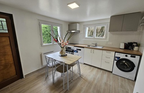Charge Cottage | Cottage Les Tilleuls with Garden, Near Amboise