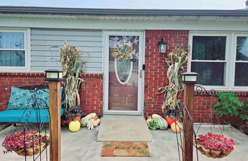 Palmyra House | Quiet corner lot w/fruit trees & gardens! Just 10mins-Hershey, 25mins-Hburg!