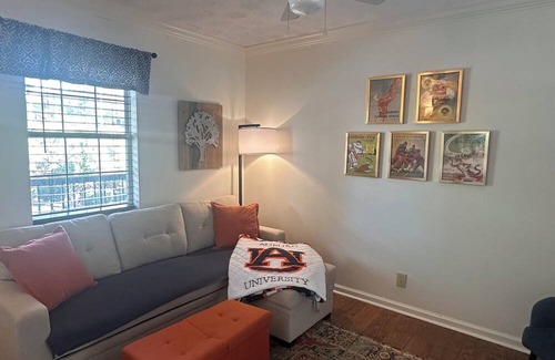 Auburn Apartment | War Eagle Retreat-Steps from Jordan-Hare and Downtown Auburn!