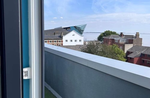 Hull Apartment | We Love HU -Sky Marina Suite