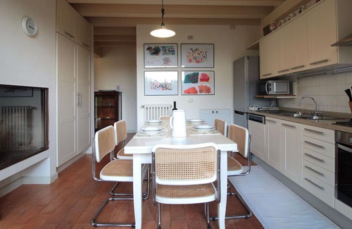 Colognola ai Colli Apartment | Lovely apartment for 7 people with pool, WIFI, A/C and patio, close to Verona