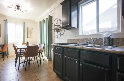 Vernon Apartment | Cozy and Spacious 5 bedrooms House at Duplex