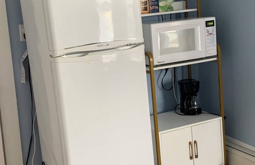 Sanford Apartment | Charming downtown studio in lovely Sanford with AC and private bathroom