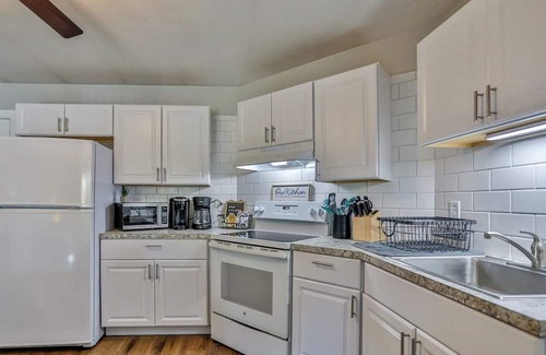 Weston Apartment | Jelinek Hideaway Unit 8