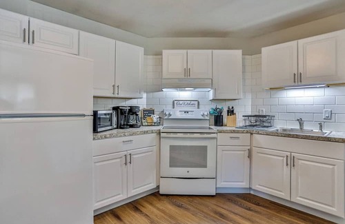 Weston Apartment | Jelinek Hideaway Unit 8