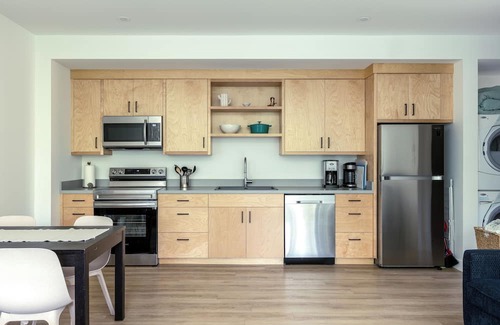 Pemberton House | Cozy One-bedroom suite in Pemberton - 30 mins from Whistler