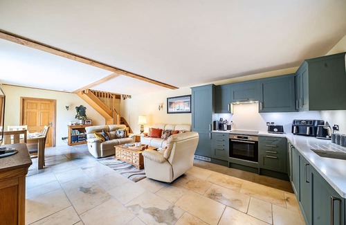 Dorchester Cottage | Coach House - sleeps 4 guests in 2 bedrooms