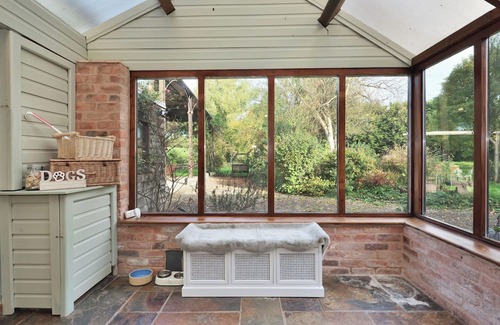 Little Cowarne House | Peaceful Rural Escape for 11 Fires, BBQ, Pet Friendly Large Kitchen Great for Multi-Generational Families