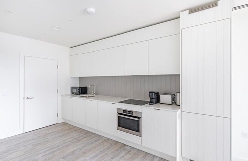 Stratford and New Town Apartment | Blueground | Stratford, rooftop, nr Olympic Park