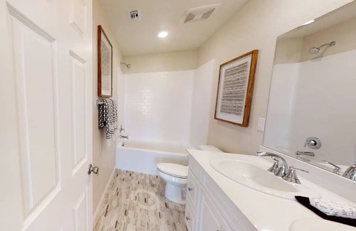 California Desert House | Spacious 5-bedroom house in Homeland, California!