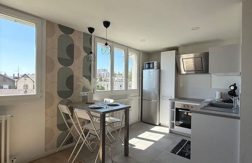 Montchapet Apartment | Petit Refuge Dijonnais-Apartment-Private Bathroom