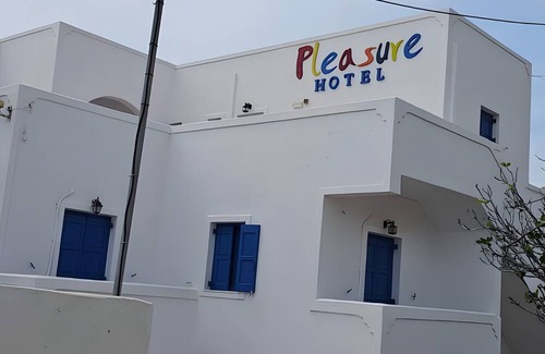 Perissa Apartment | Economy Quadruple Room 2 with Balcony and Air Conditioning