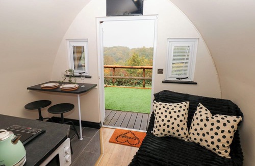 Cwmbach Cottage | CWTCH BACH, pet friendly, character holiday cottage in Aberdare